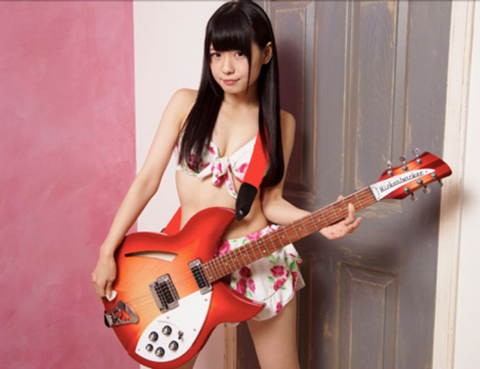 楽器と女の子featuring仮面女子カレンダー