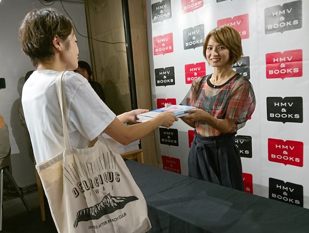 HARUNA（SCANDAL） ファースト写真集 「SOMEWHERE」 発売記念イベント @HMV&BOOKS SHIBUYA