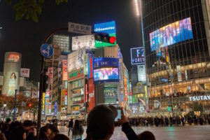 安室奈美恵、渋谷スクランブル交差点をジャック！NTTドコモとコラボした25周年新CM