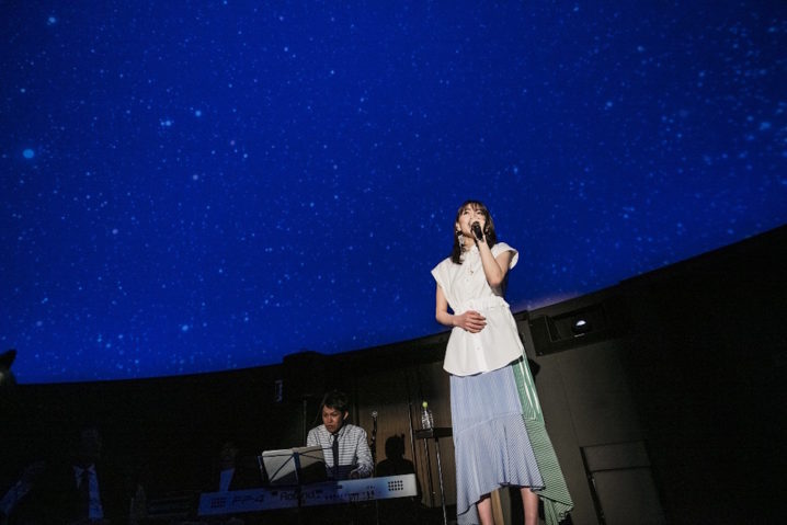 JY（知英）、プラネタリウムで「星が降る前に」発売記念スペシャルイベント