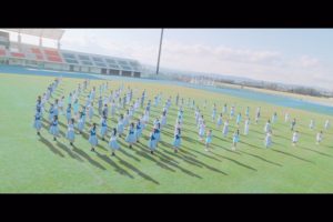 日向坂46・デビューシングル「キュン」のMV（Music Video）より