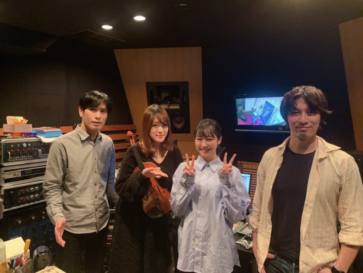 左から、白玉雅己(Tama)、バイオリニスト天野恵、高田夏帆、中村タイチ(Tamaと共に編曲に参加)