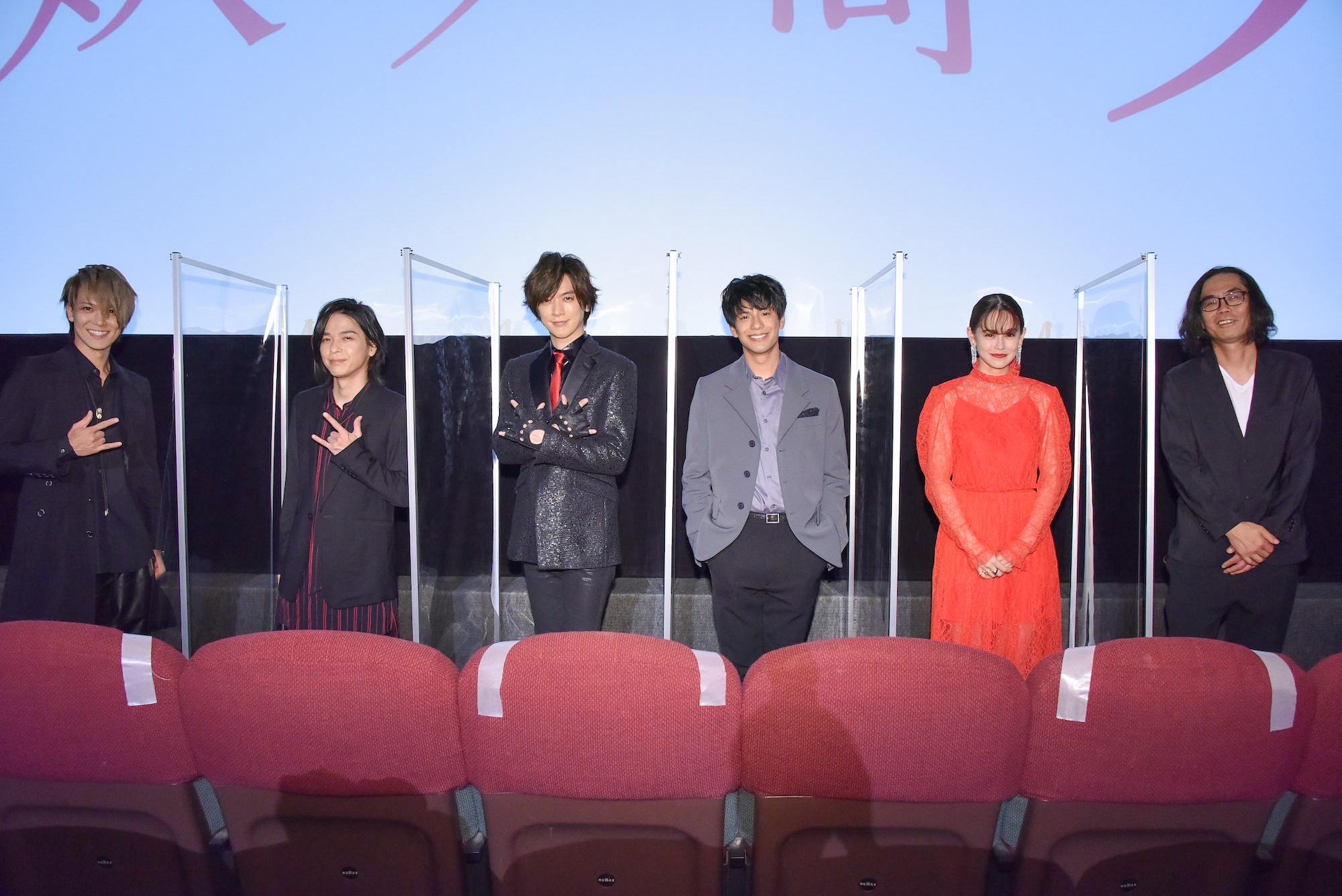 左より：SHINPEI、AKIHIDE、DAIGO、森崎ウィン、emma、英勉監督（2020年9月12日、映画『妖怪人間ベラ』上映記念舞台挨拶にて）