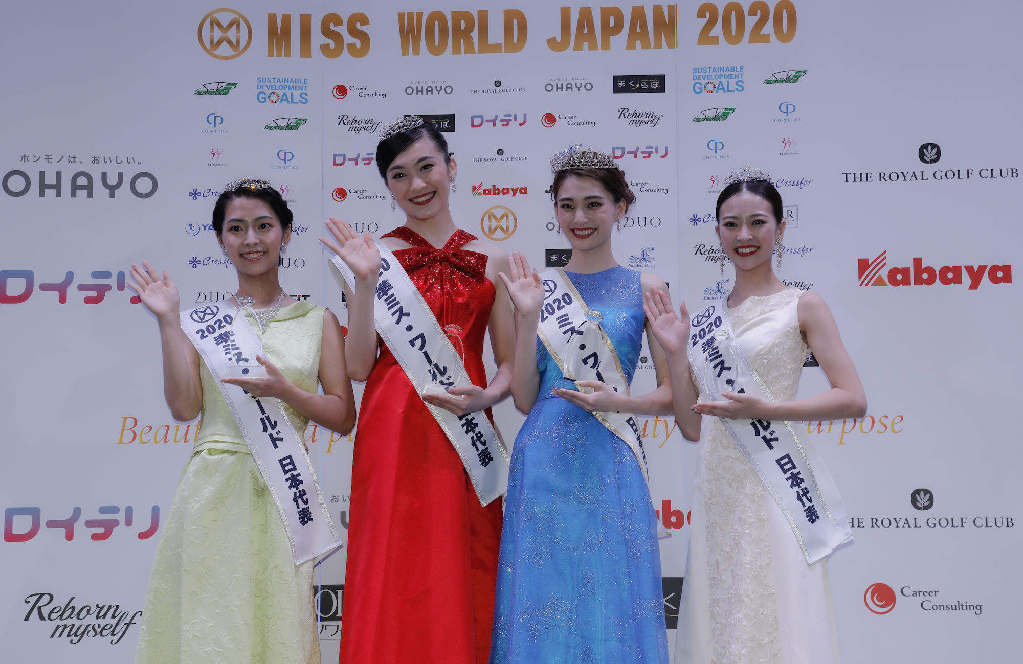 ミス・ワールド2020日本代表：金谷鞠杏（左から３番目） 準ミス・ワールド2020日本代表：圓奈まりあ（左）・星たまき（左から２番目）・山口佳南（右）