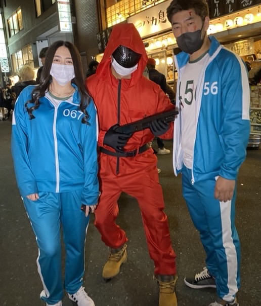 【「イカゲーム」コスチュームは気軽なジャージに ゼッケンなので楽に仮装できる】渋谷ハロウィンイブ（2021年10月30日）