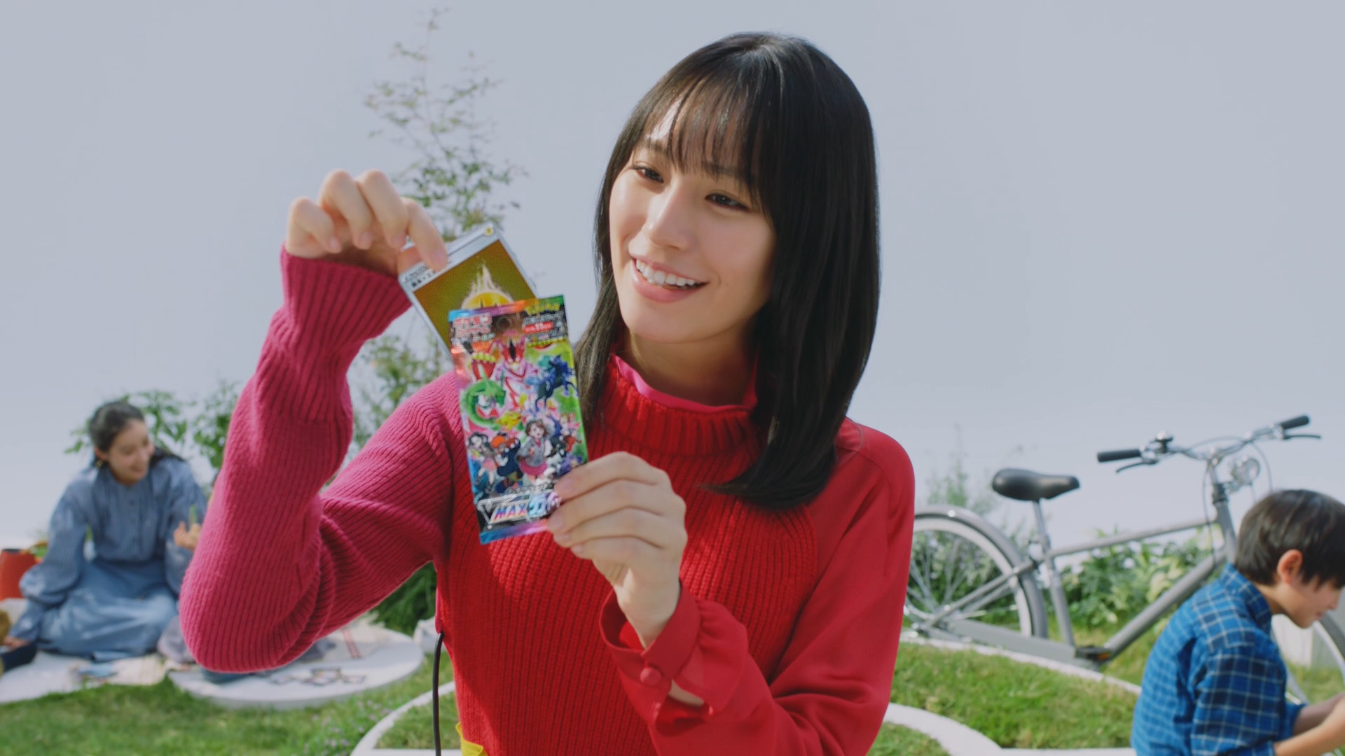 女優・南沙良、「ポケモンカードゲーム」の新CMキャラクター