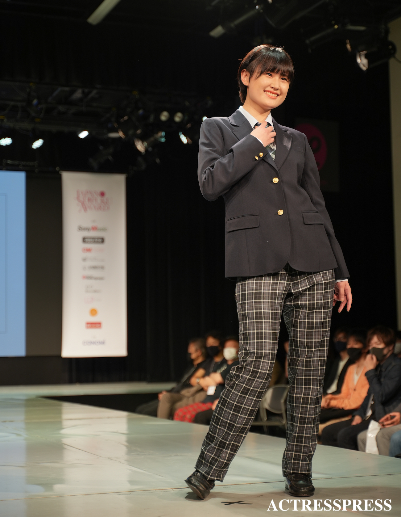 岡部莉子／『第9回日本制服アワード』授賞式のファッションショーにて。2022年6月19日。撮影：ACTRESS PRESS編集部