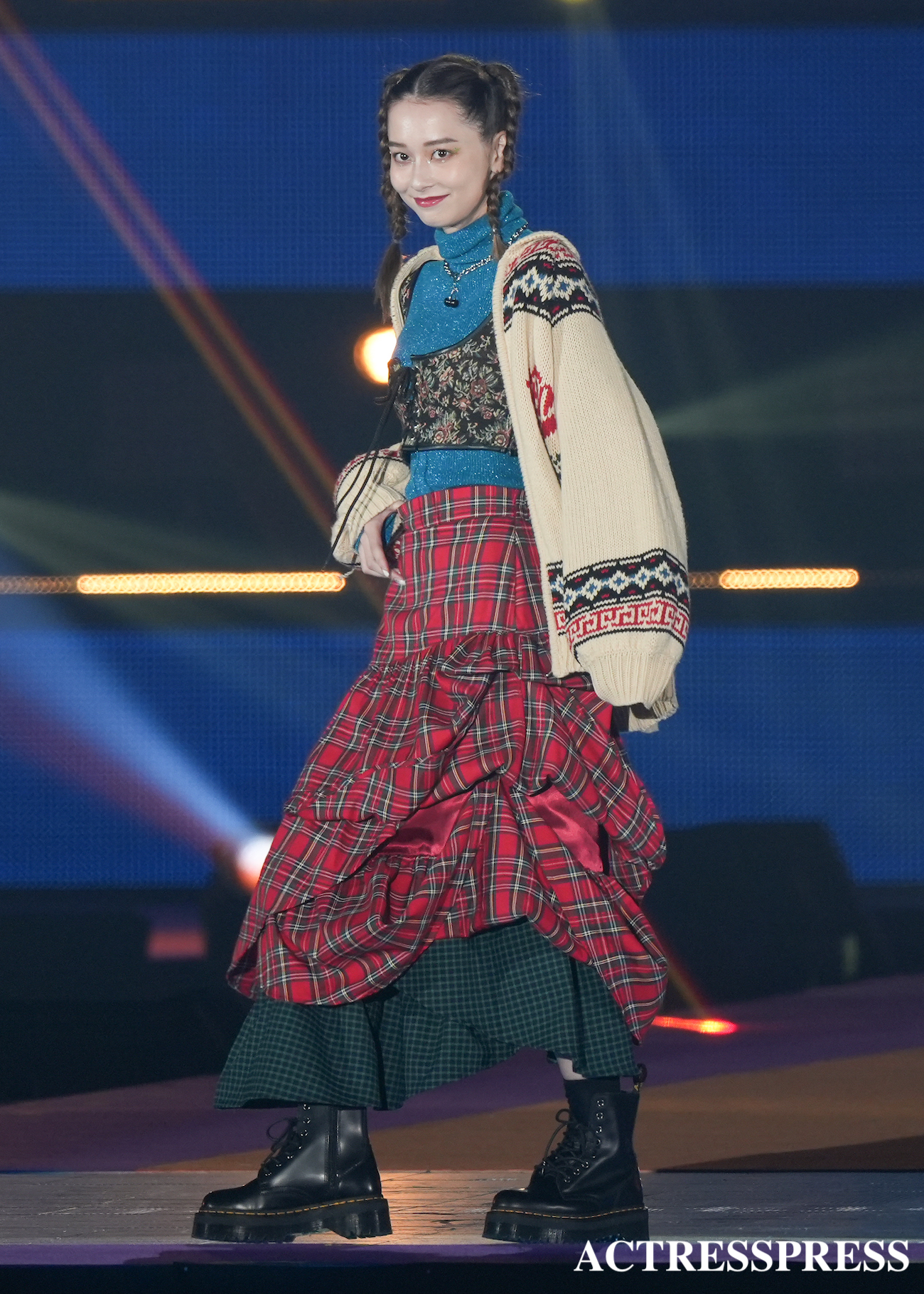 Niki／Jouetie stage「Rakuten GirlsAward 2022 A/W」 . 撮影: © ACTRESS PRESS編集部