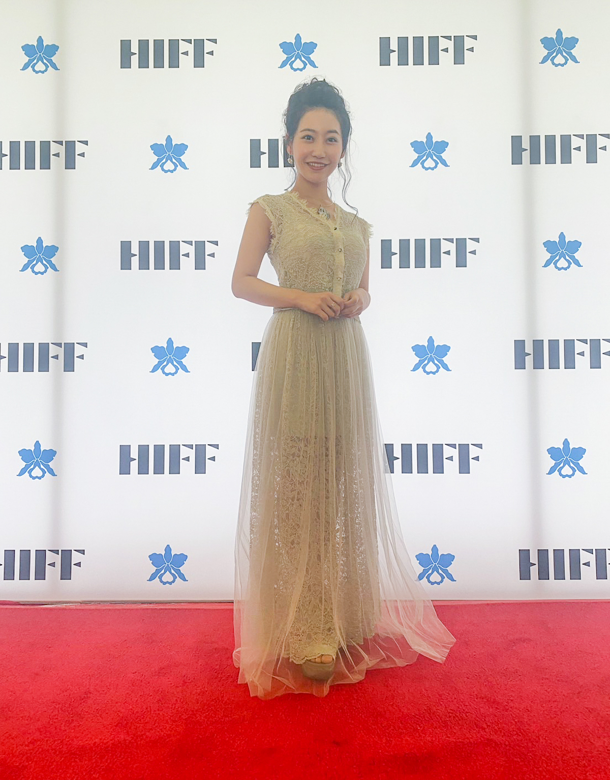 中西悠綺、第42回ハワイ国際映画祭 「ある家族」公式招待作品レットカーペットに登場