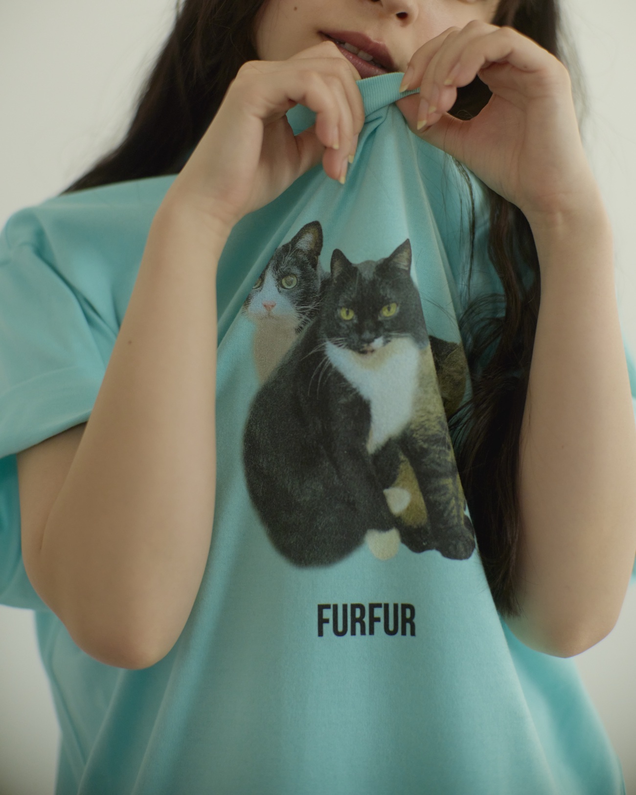 上國料萌衣、3匹の愛猫をモチーフにしたTシャツ披露！FURFURとのコラボ