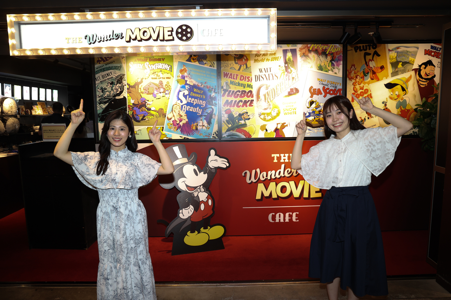 下津心夢 & 早川千鶴(ACTRESS PRESS REPORTER) in 『The Wonder Movie CAFE』