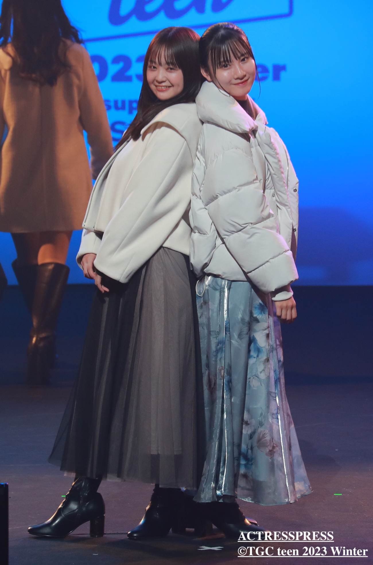 和智日菜子＆笠野咲藍／2023年11月12日、東京渋谷のLINE CUBE SHIBUYAにて開催された「TGC teen 2023 Winter supported by SIW2023」「オールナイトフジコ」ステージにて。