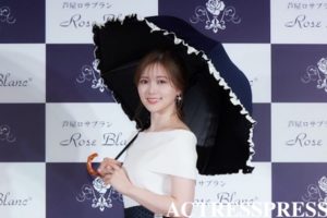 白石麻衣／2024年4月8日、芦屋ロサブラン新ブランドアンバサダー就任発表会にて。ACTRESS PRESS