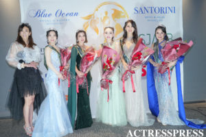 左より）中島史恵、実盛優花、片桐瑞月、新川綾、浅島麻衣子、友田美也子／2024年ミセスクローバルアース日本大会。各部門グランプリ取材にて。2024年12月17日。撮影：ACTRESS PRESS編集部 (Photographer: SHUN)