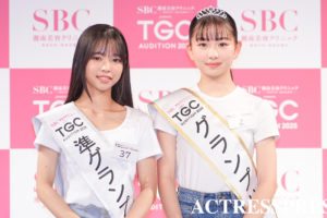 中西聖彩（準グランプリ）、村瀬一花（グランプリ）／2024年12月22日、東京・ベルエポック美容専門学校第二校舎にて開催「TGC AUDITION 2025」にて。(C) 撮影：ACTRESS PRESS編集部 (Photographer: SHUN)