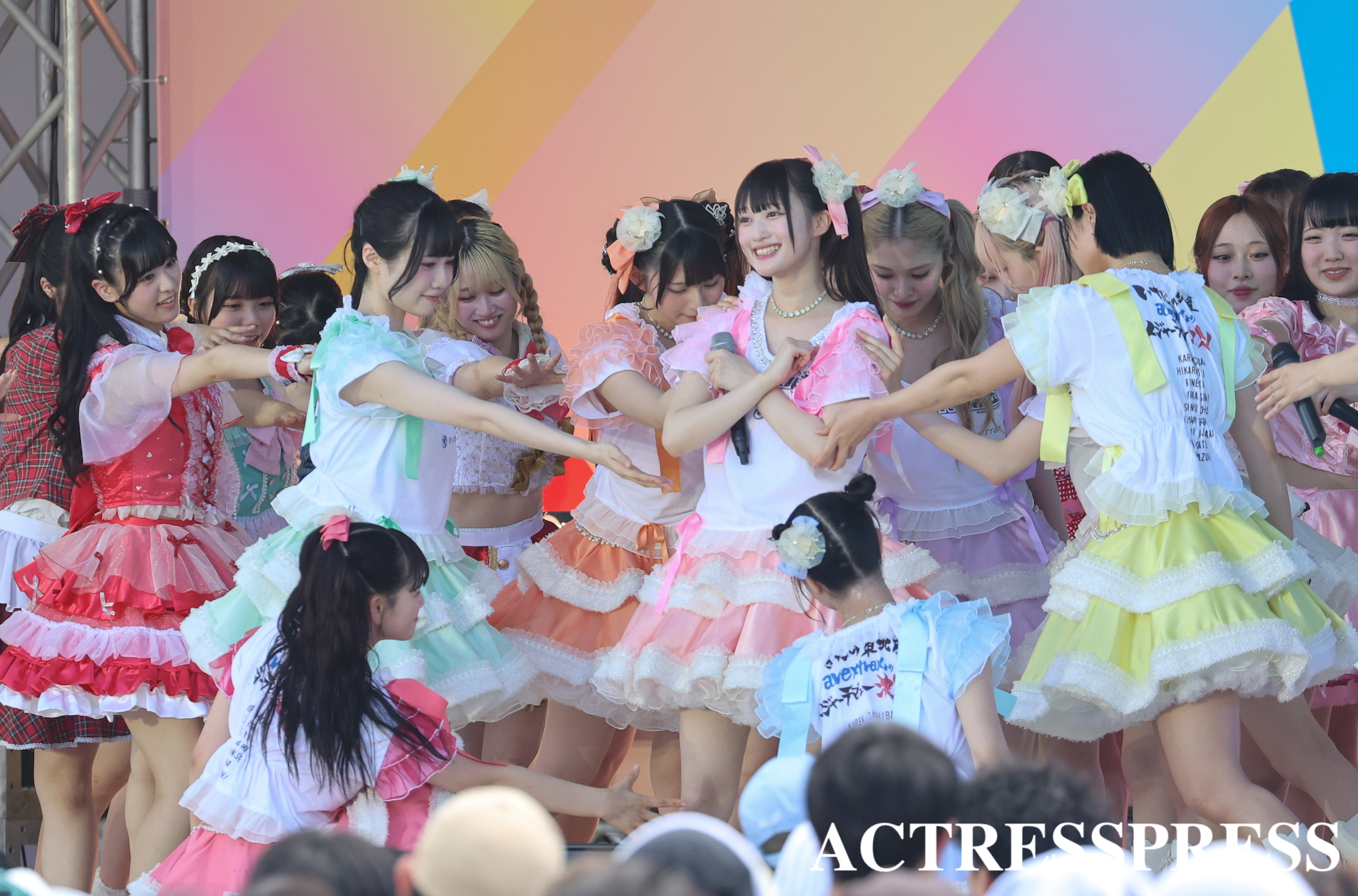 ＜TIF2025×UNIDOLステージ＞いぎなり東北産が総勢70名を超える女子大生とパフォーマンス！2025年8月.ACTRESS PRESS