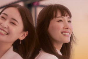 綾瀬はるか、五つ星ホテルの香りにうっとり！新発売「ハピネスミスト」で日常がラグジュアリー空間に