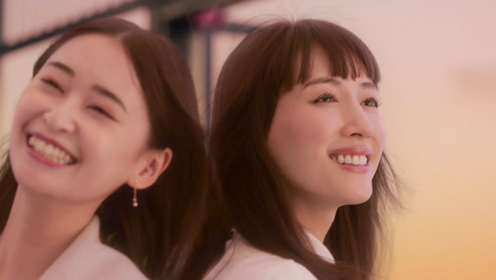 綾瀬はるか、五つ星ホテルの香りにうっとり！新発売「ハピネスミスト」で日常がラグジュアリー空間に