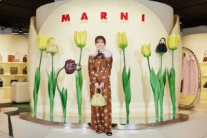 白石麻衣、柔らかさと品格をまとう — MARNI『PLAYFUL BLOOM POP UP』で魅せた秋の洗練