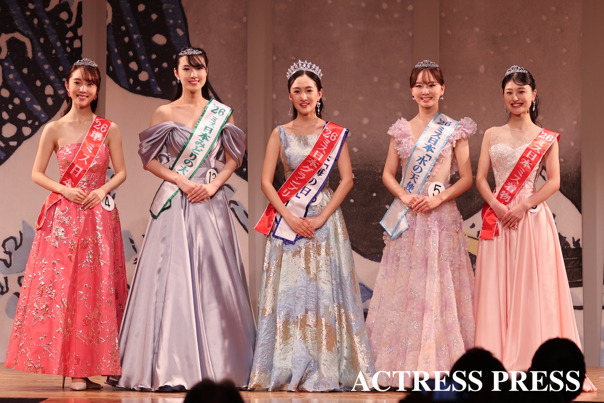 正木由優（準ミス日本） 永田愛美（ミス日本みどりの大使） 野口絵子（ミス日本グランプリ/ミス日本「海の日」） 志村美帆（ミス日本「水の天使」） 平嶋萌宇（ミス日本ミス着物）