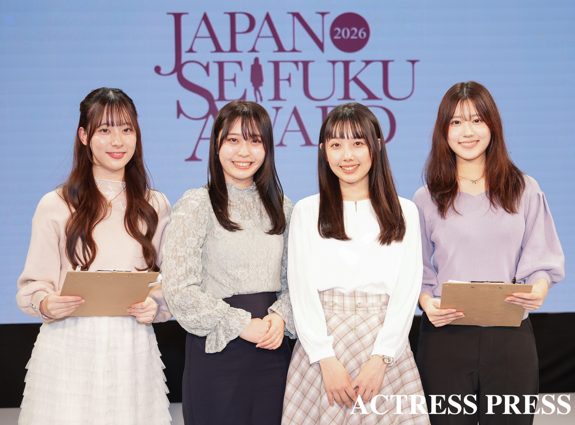 西小路心結、早川千鶴(MC)、鈴木遥(MC)、下田紗羅『第13回日本制服アワード』取材にて(2026年2月22日、ベルエポック美容専門学校にて)(C)撮影:ACTRESS PRESS編集部 (Photographer: SHUN)