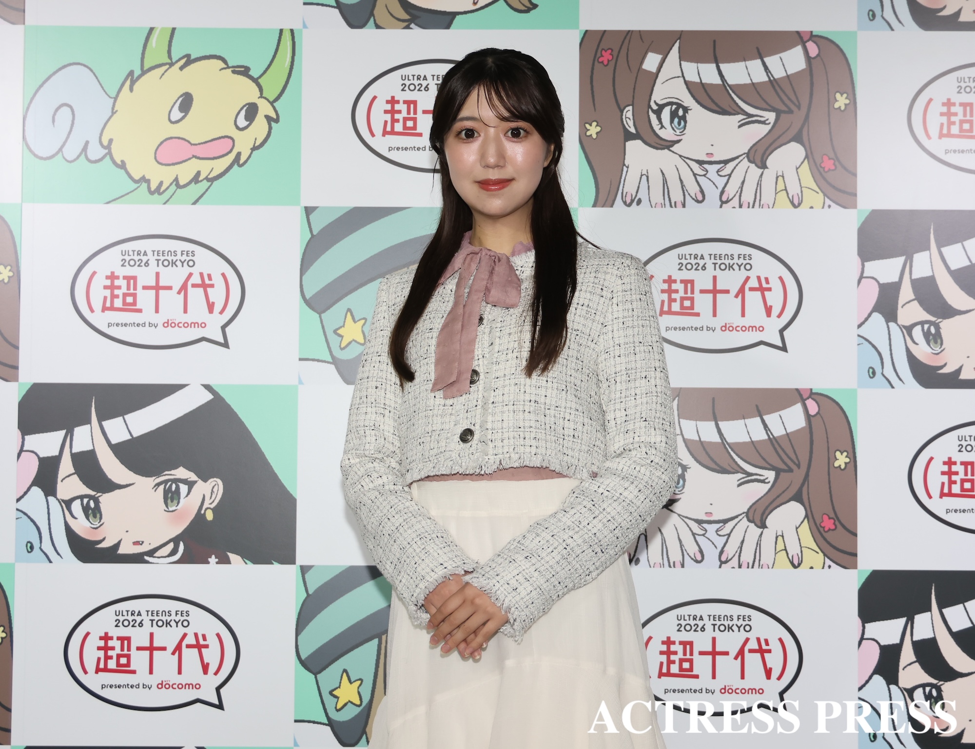 加藤美羽（早稲田大学）リポーター 『超十代2026』LARMEステージ／2026年3月31日、国立代々木競技場第一体育館にて。撮影：ACTRESS PRESS編集部